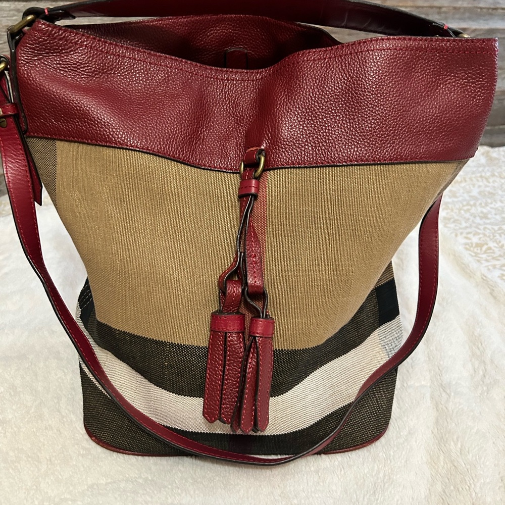 Burberry bucket bag